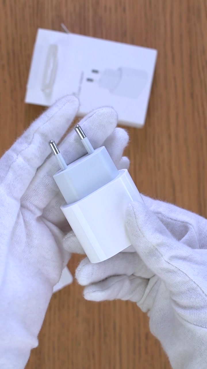 Адаптер Apple 20W