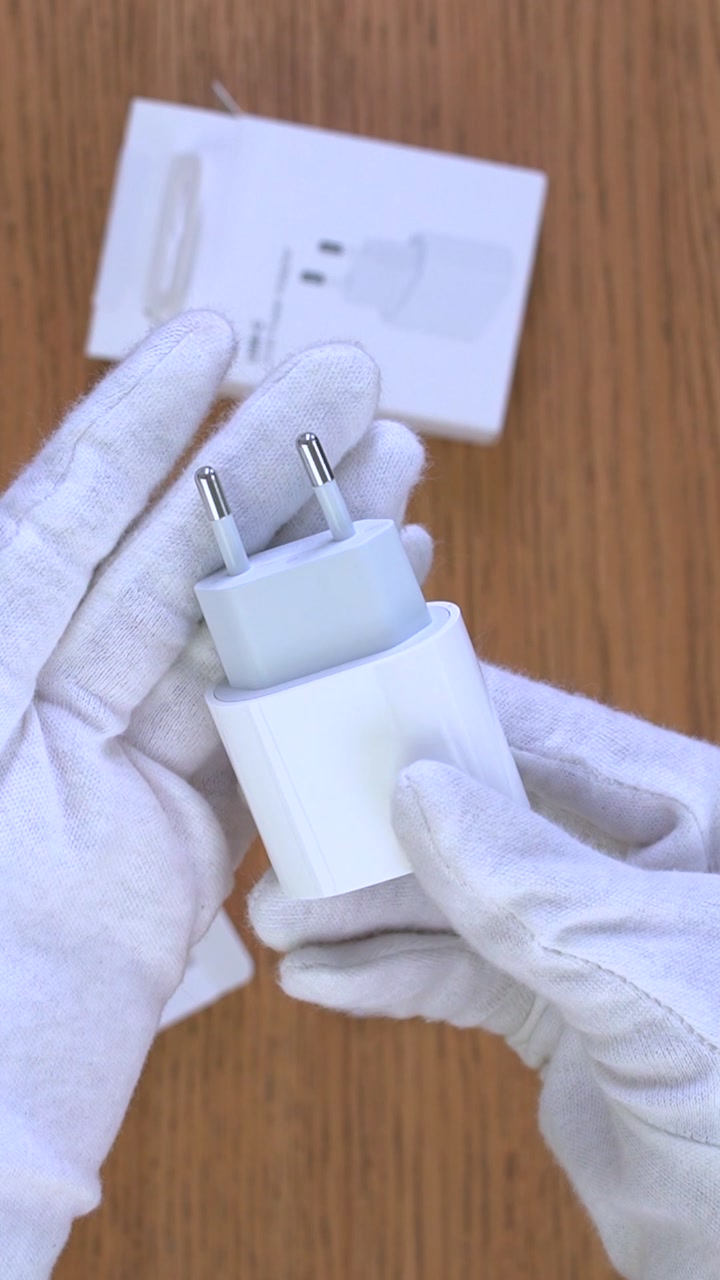 Адаптер Apple 20W