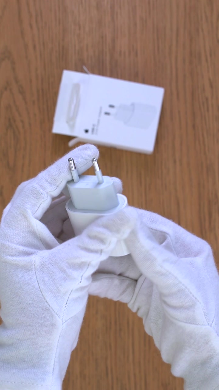 Адаптер Apple 20W