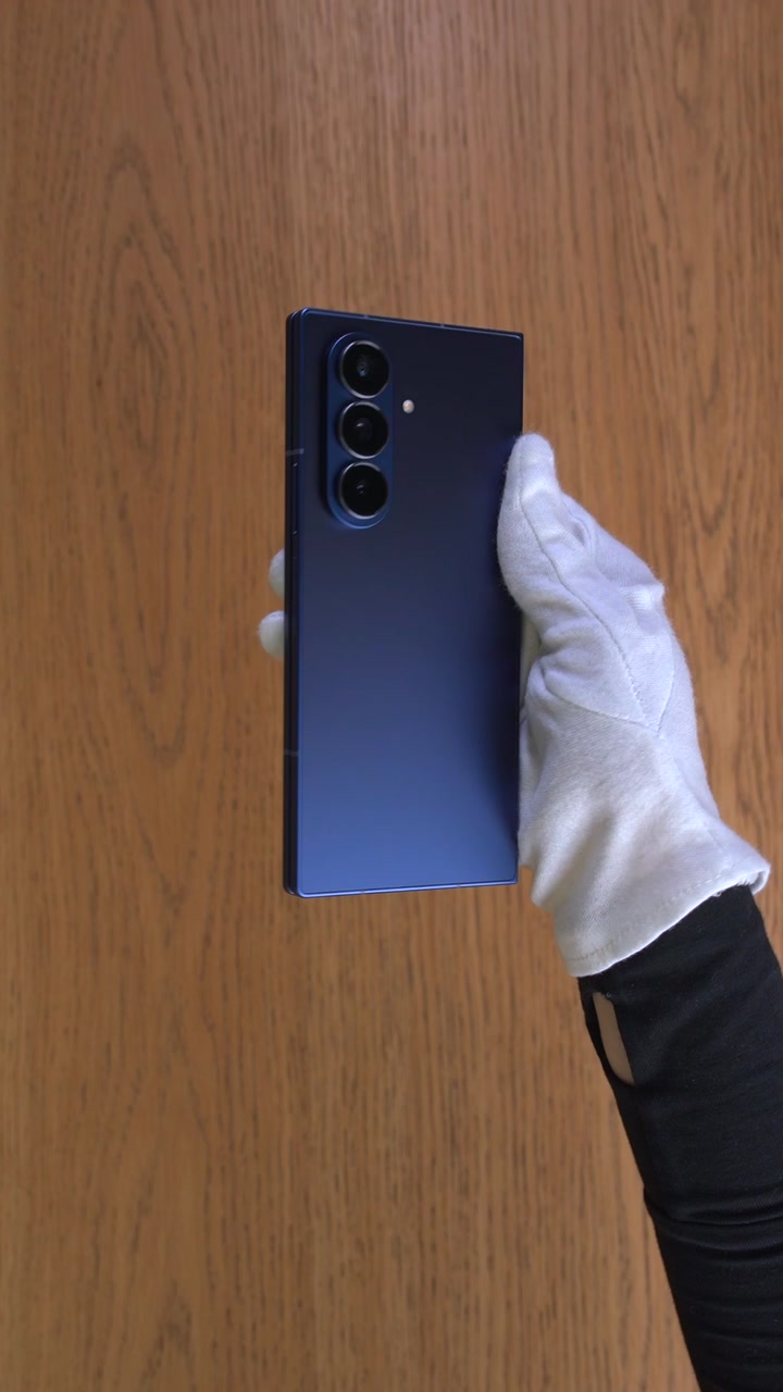 Samsung Galaxy Z Fold 7 Blue Shadow