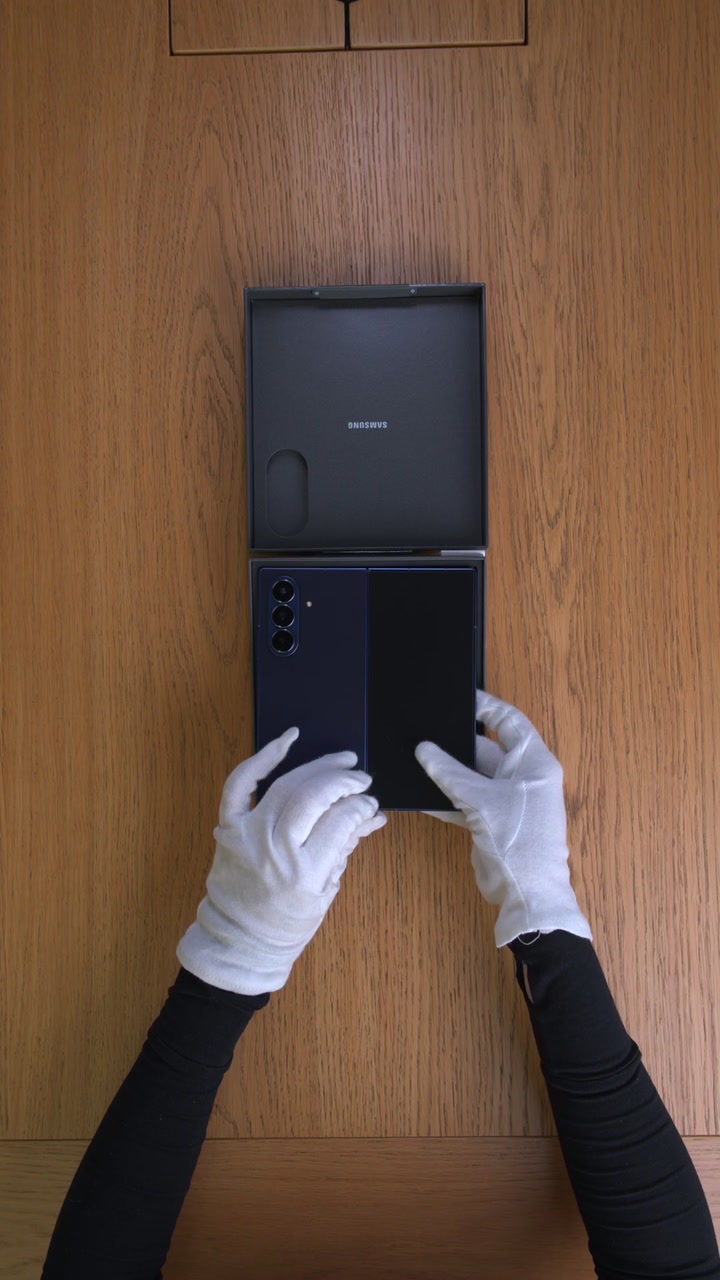 Samsung Galaxy Z Fold 7 Blue Shadow
