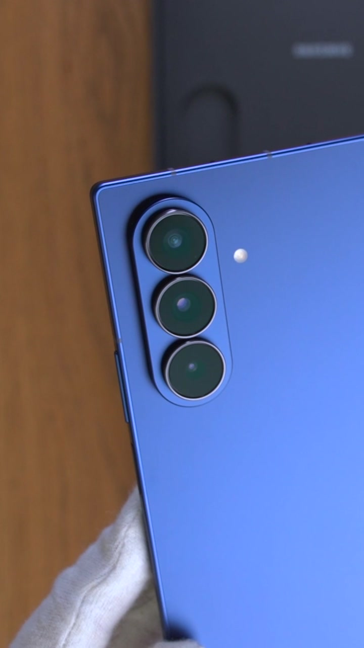 Samsung Galaxy Z Fold 7 Blue Shadow