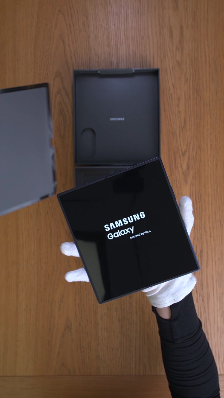 Samsung Galaxy Z Fold 7 Blue Shadow