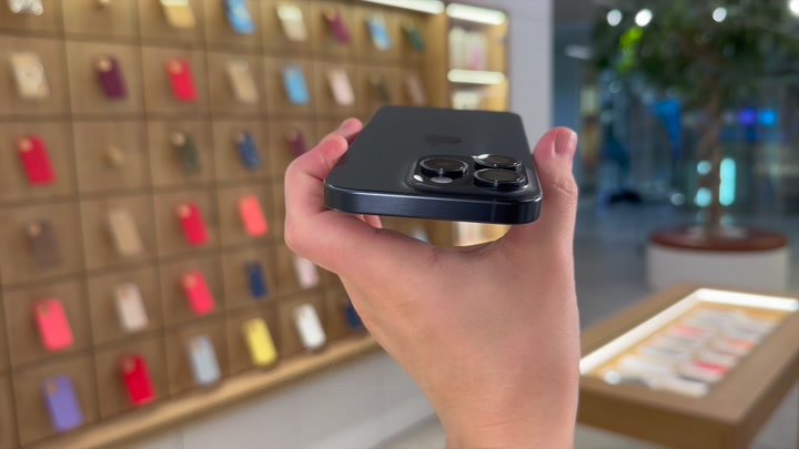 iPhone 15 Pro Blue Titanium