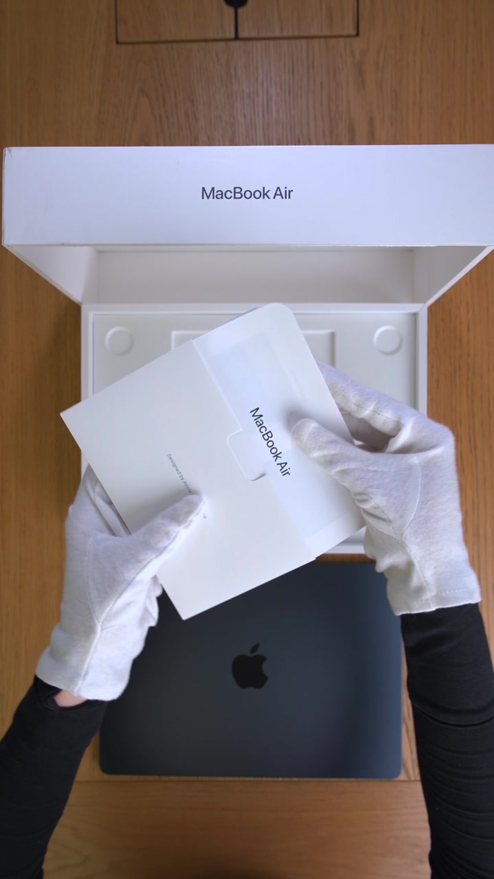 MacBook Air 13 (2025) M4 Midnight