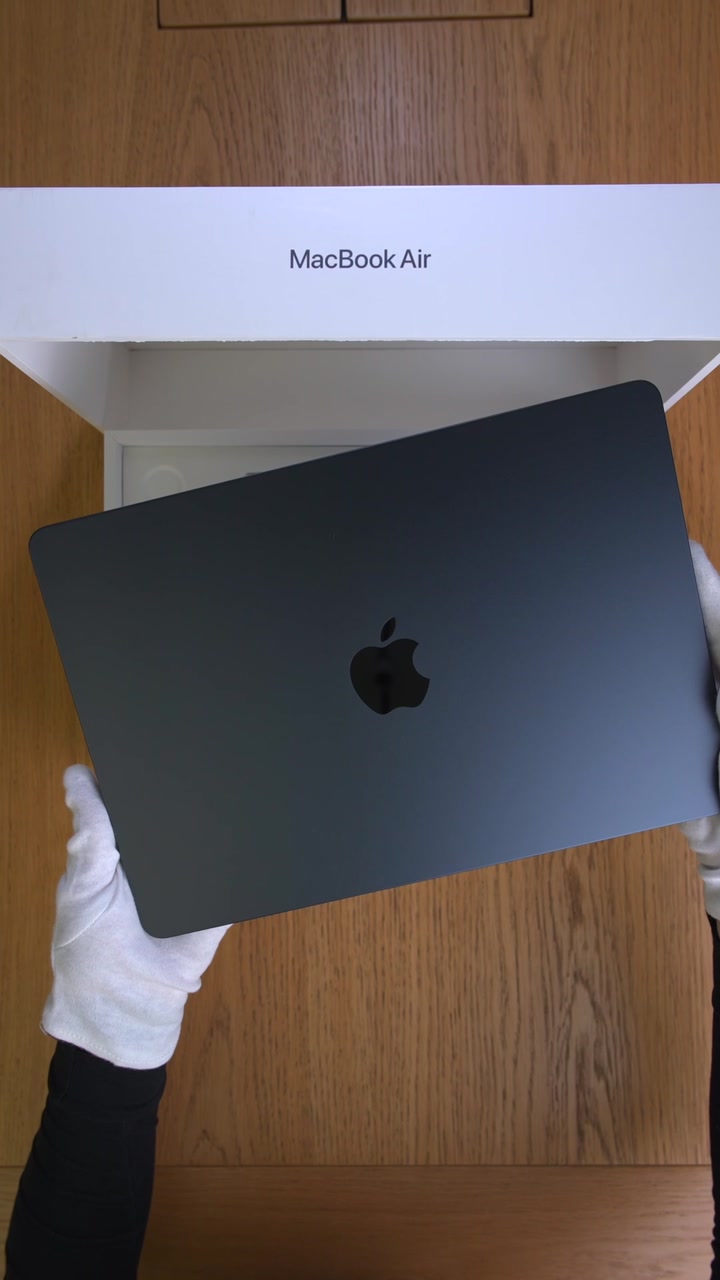 MacBook Air 13 (2025) M4 Midnight