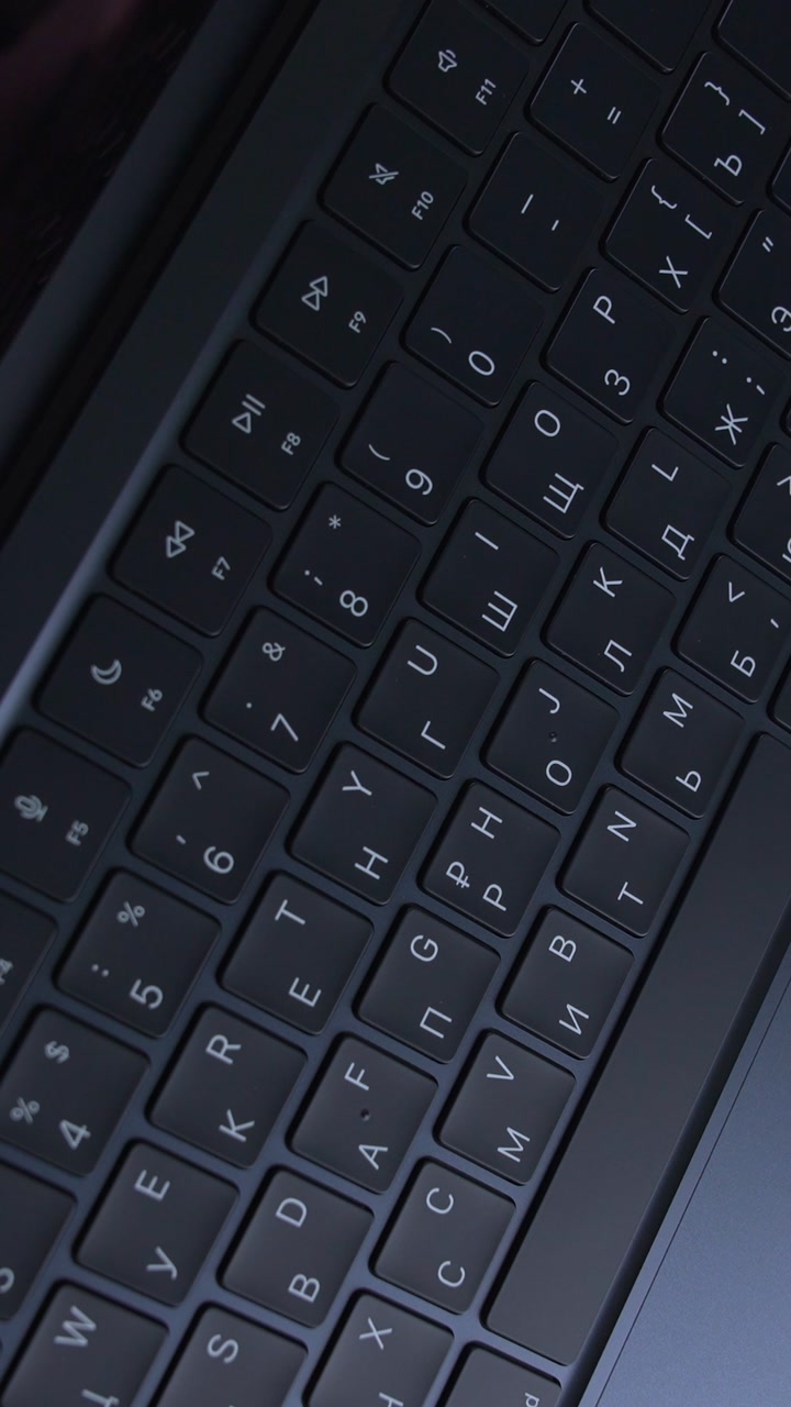 MacBook Air 13 (2025) M4 Midnight