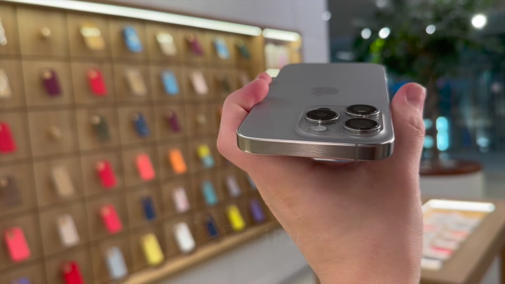iPhone 15 Pro Natural Titanium