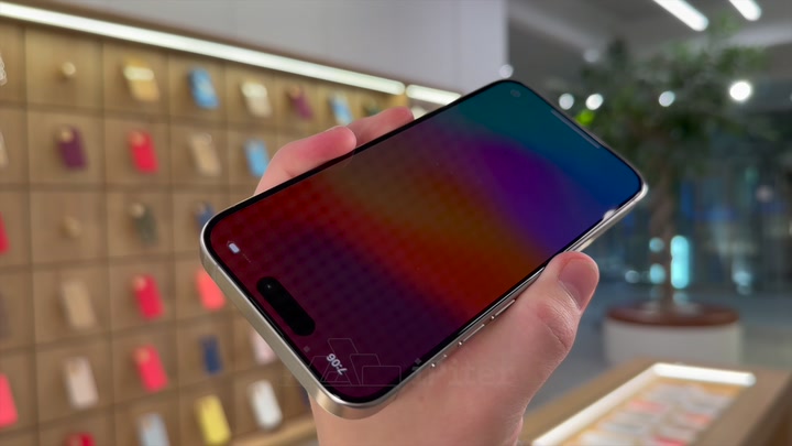 iPhone 15 Pro Natural Titanium
