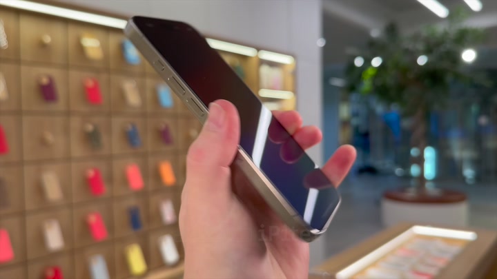 iPhone 15 Pro Natural Titanium