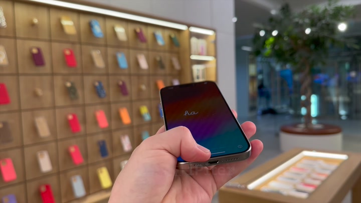 iPhone 15 Pro Natural Titanium