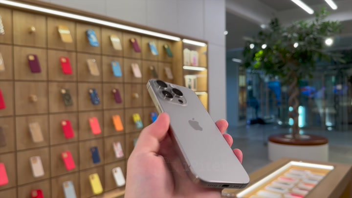 iPhone 15 Pro Natural Titanium
