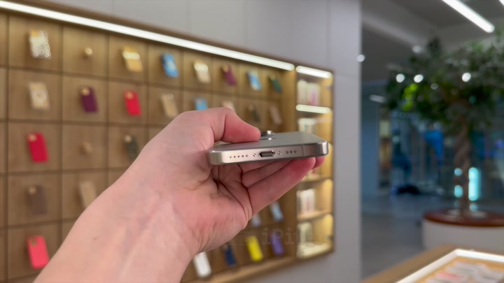 iPhone 15 Pro Natural Titanium