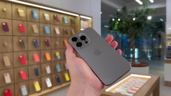 iPhone 15 Pro Natural Titanium