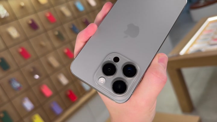 iPhone 15 Pro Natural Titanium