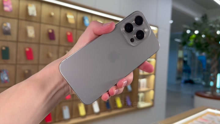 iPhone 15 Pro Natural Titanium