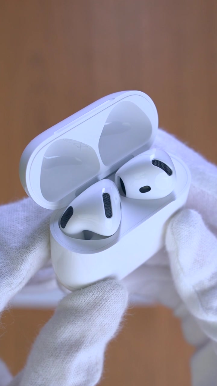 AirPods 5 с беспроводной зарядкой