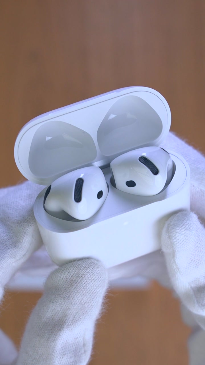 AirPods 5 с беспроводной зарядкой
