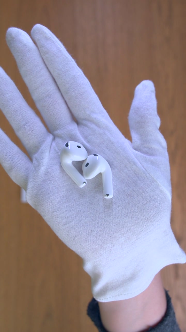 AirPods 5 с беспроводной зарядкой