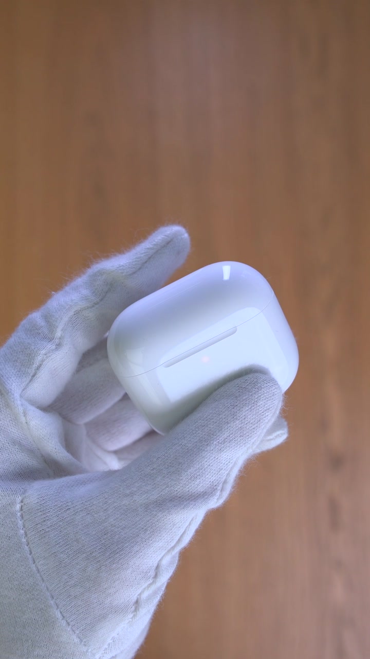 AirPods 5 с беспроводной зарядкой
