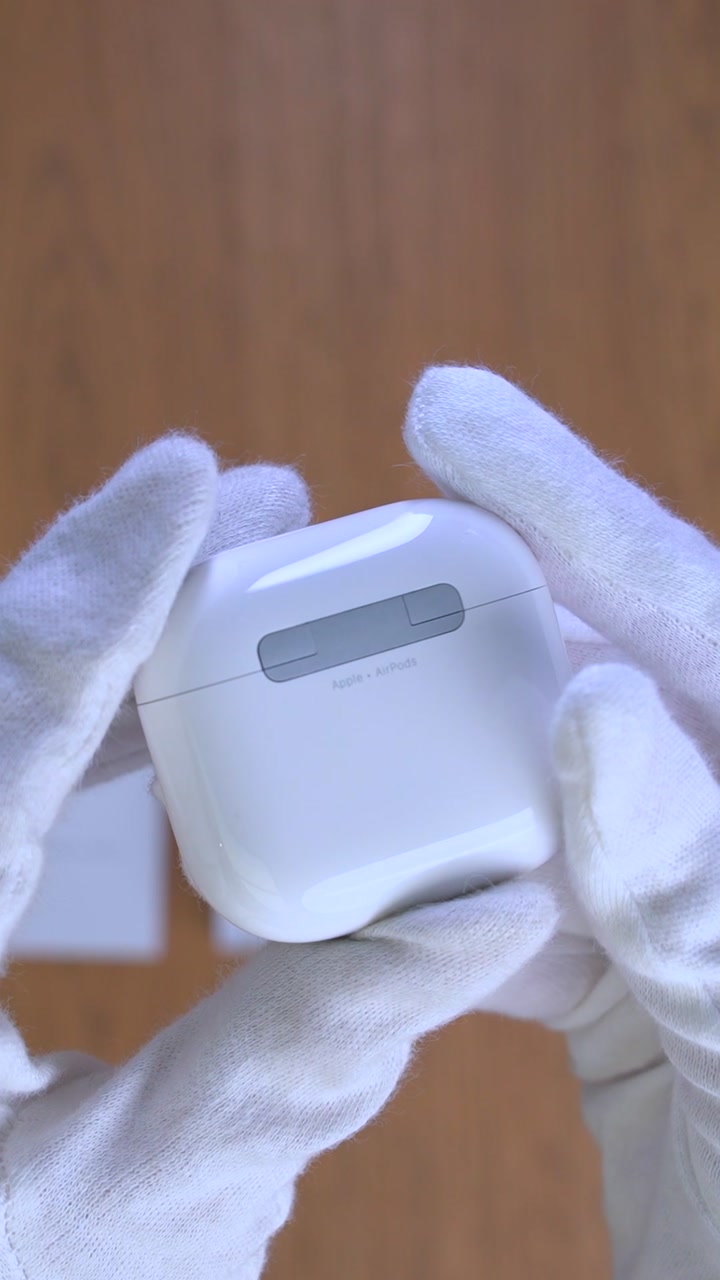 AirPods 5 с беспроводной зарядкой