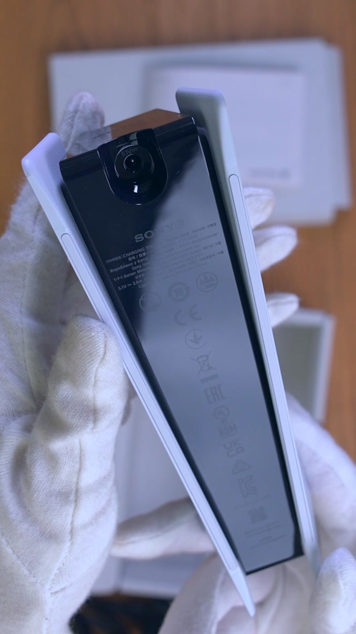 Зарядная станция Sony DualSense на два геймпада для PS5