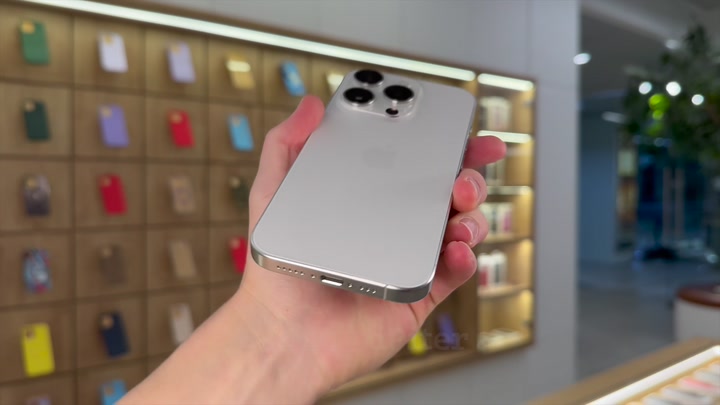 iPhone 15 Pro White Titanium