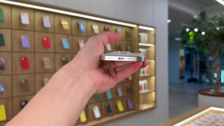 iPhone 15 Pro White Titanium
