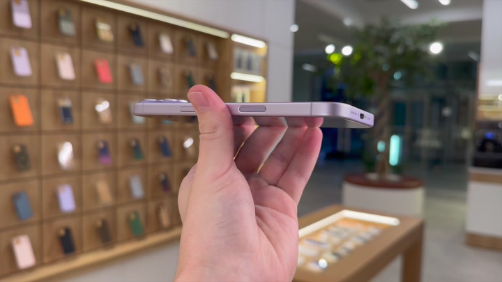iPhone 17 Lavender