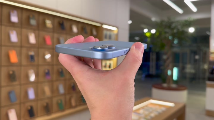 iPhone 17 Mist Blue