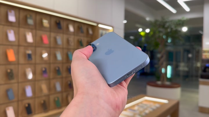 iPhone 17 Mist Blue