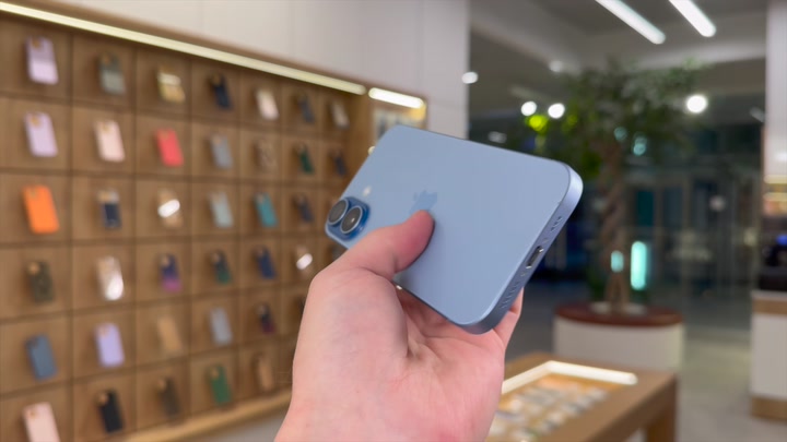 iPhone 17 Mist Blue
