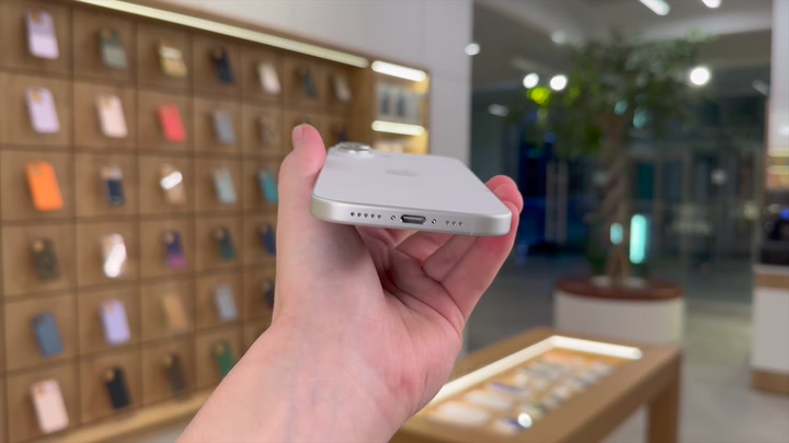 iPhone 17 White