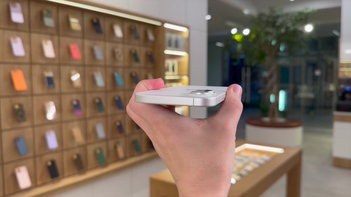 iPhone 17 White