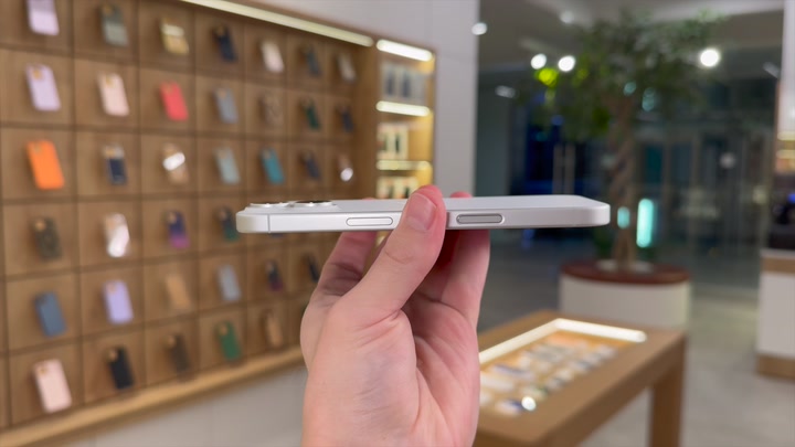 iPhone 17 White