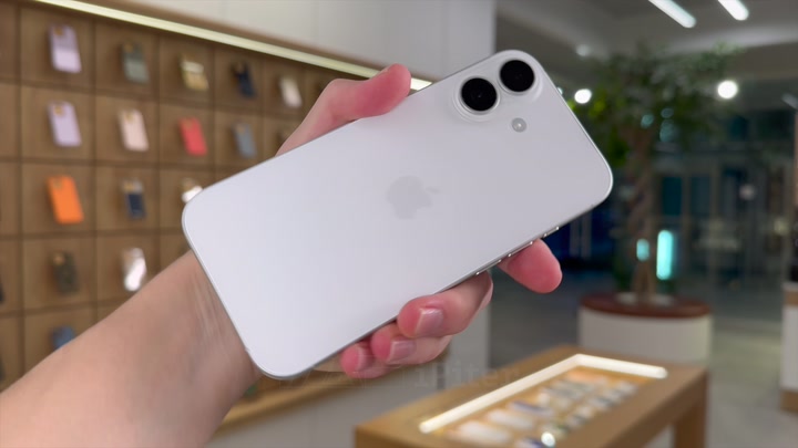 iPhone 17 White