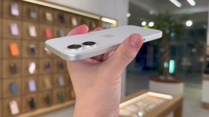 iPhone 17 White
