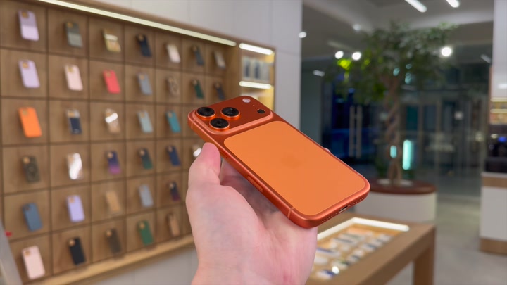 iPhone 17 Pro Cosmic Orange