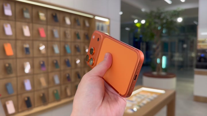 iPhone 17 Pro Cosmic Orange