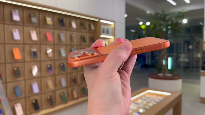 iPhone 17 Pro Cosmic Orange