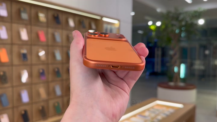 iPhone 17 Pro Cosmic Orange