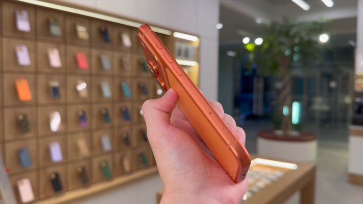 iPhone 17 Pro Cosmic Orange