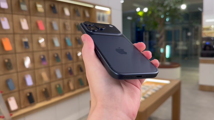 iPhone 17 Pro Deep Blue