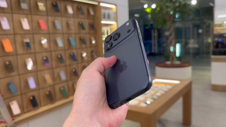iPhone 17 Pro Deep Blue