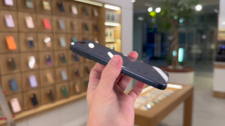 iPhone 17 Pro Deep Blue