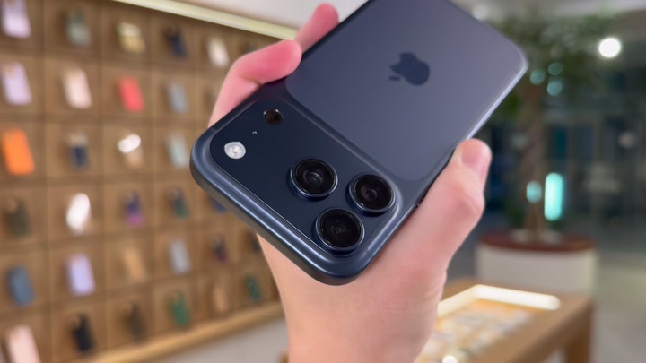 iPhone 17 Pro Deep Blue