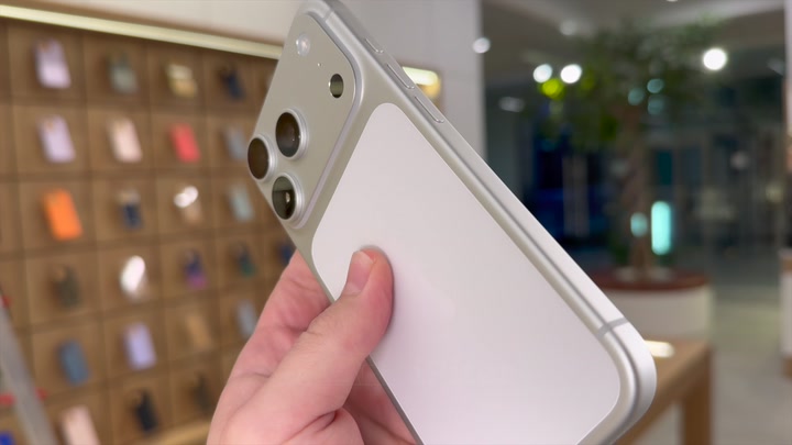 iPhone 17 Pro Silver