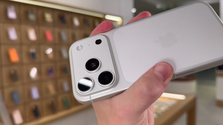 iPhone 17 Pro Silver