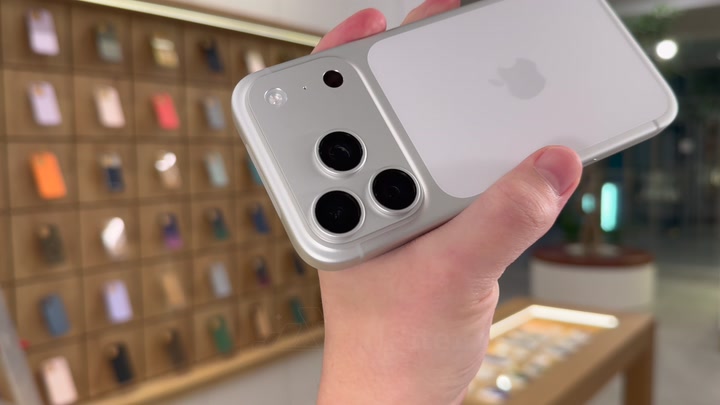 iPhone 17 Pro Silver