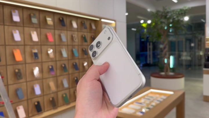 iPhone 17 Pro Silver